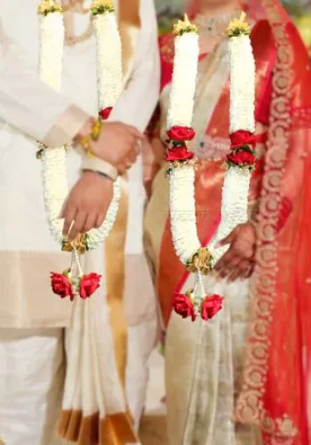 garland-red-white-1-6